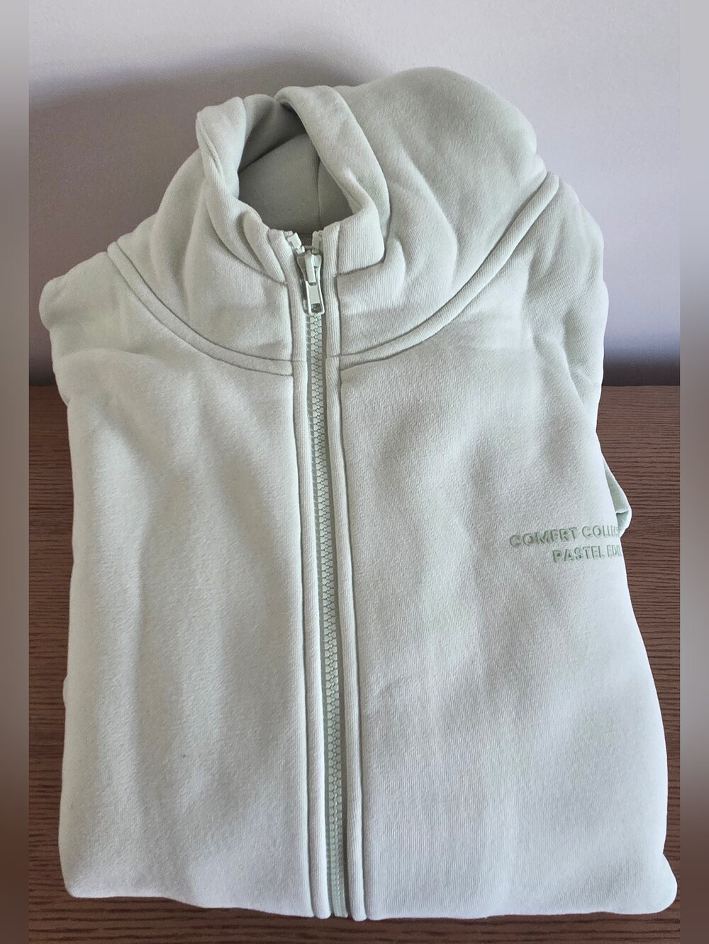 Women's Zip-Up Hooded Sweatshirt in Light Mint